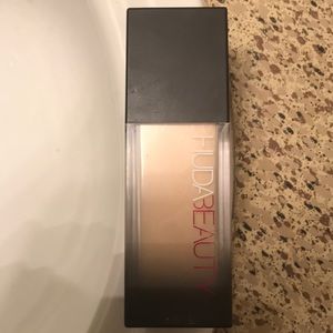 Huda Beauty Foundation / Angel Food